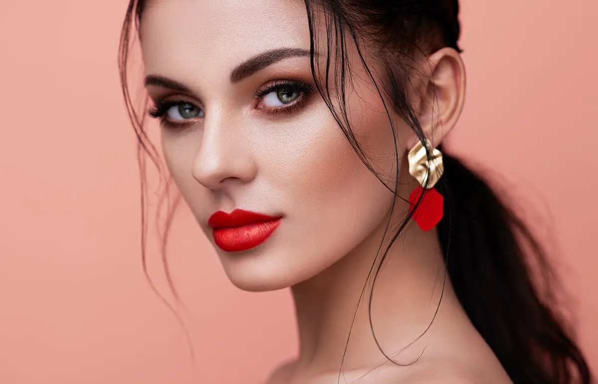 أحمر الشفاه الأحمر أبرز صيحات مكياج صيف 2022... إليك أفضل الخيارات