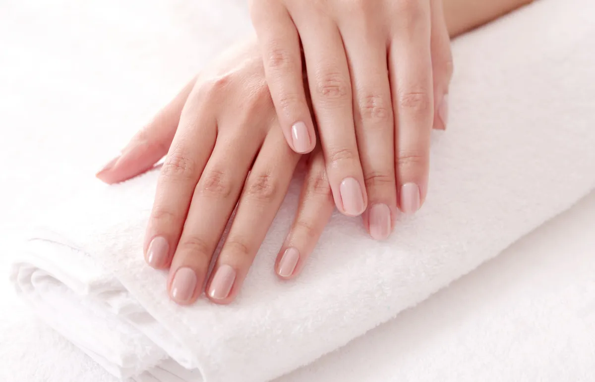 علاجات منزلية لتقوية الأظافر الهشة