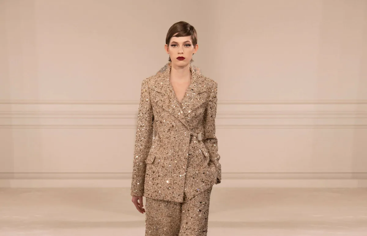 موديلات ملابس مزيّنة بحبيبات براقة من فالنتينو Valentino