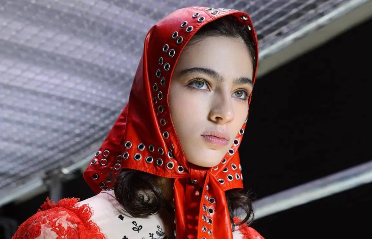 من عروض باكو رابان التي سبقت انطلاق أسبوع الموضة الباريسي(الصورة من حساب الدار على إنستغرام)