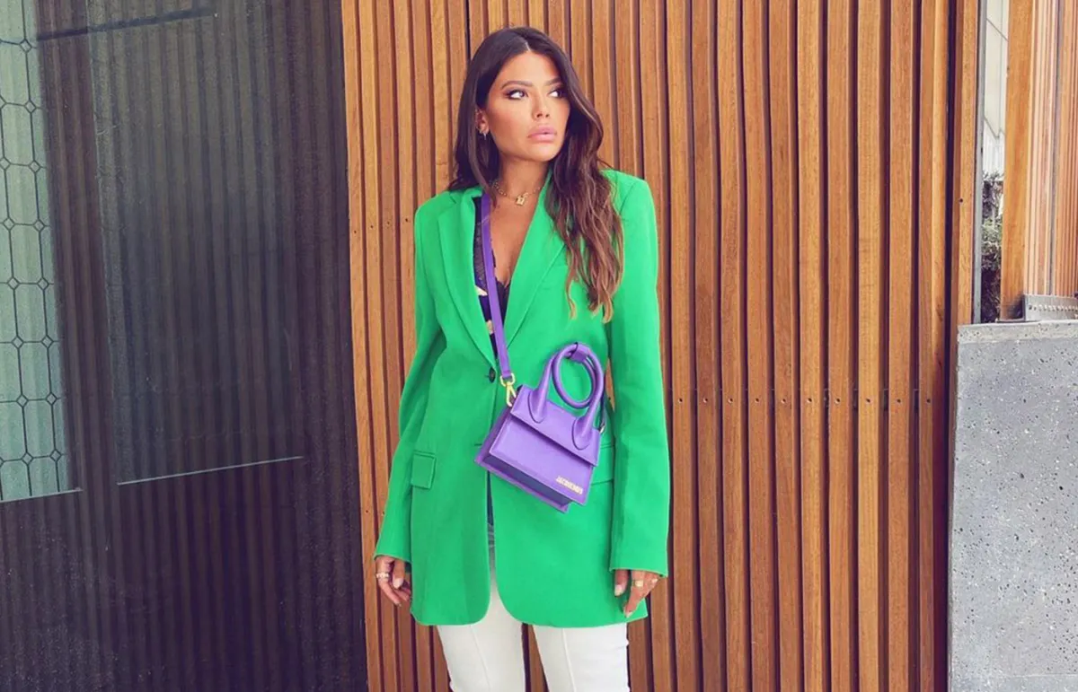 العنود بدر بإطلالة رسمية شبابية  