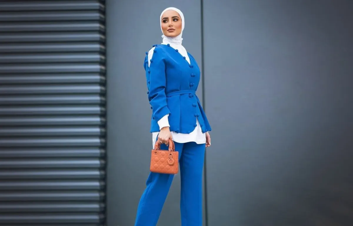 إطلالات منعشة بالبدلة من دلال الدوب