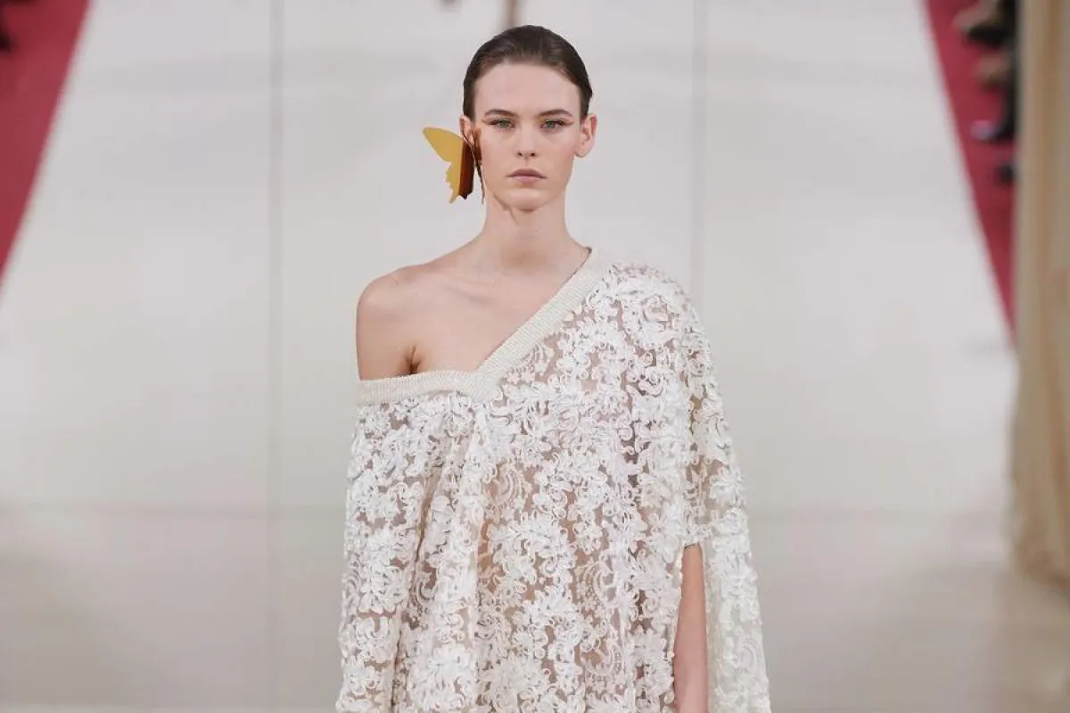 موديلات فساتين خطوبة تُخفي البطن لعروس 2022