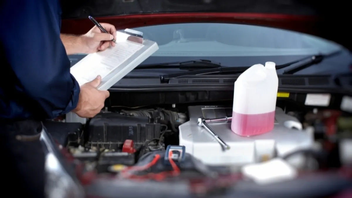 الاعتناء بالسيارة الفاخرة صيفا