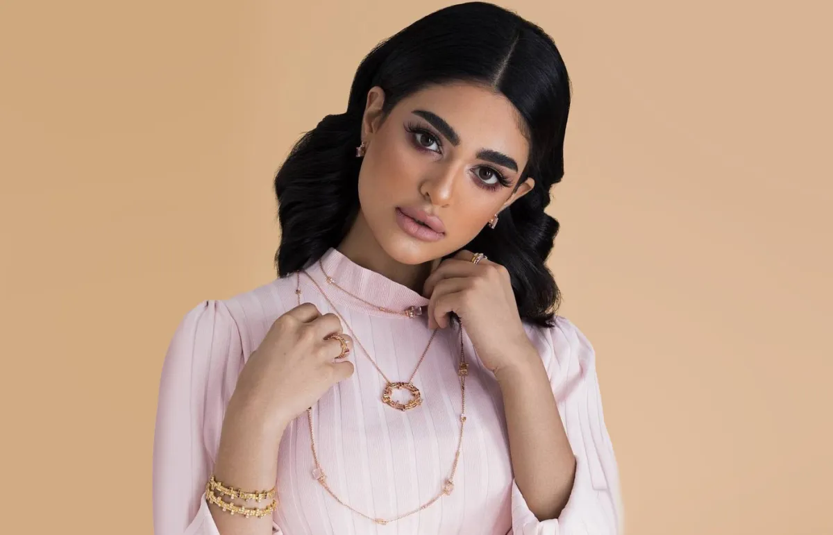 ليالي دهراب بصيحة تكديس المجوهرات