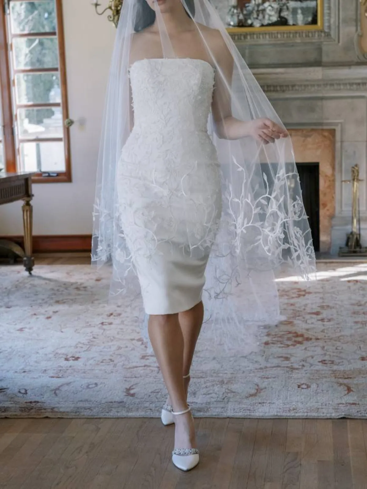 فستان زفاف ميدي من أن بارج 