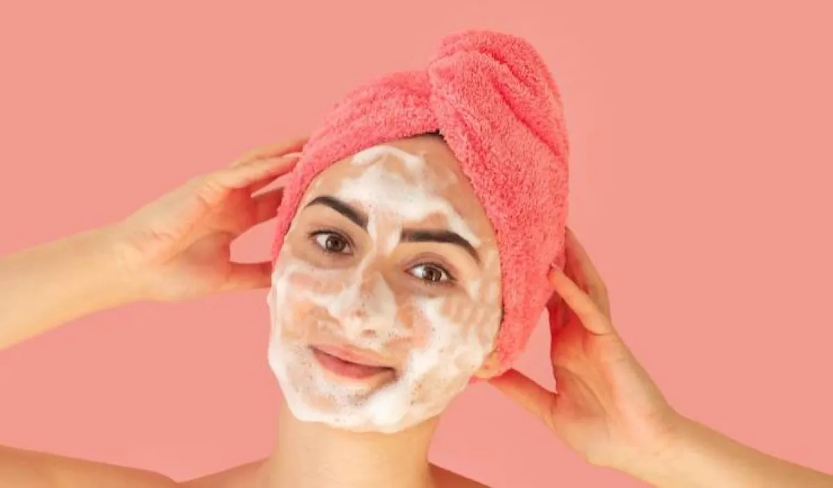 أفضل غسول للبشرة الدهنية