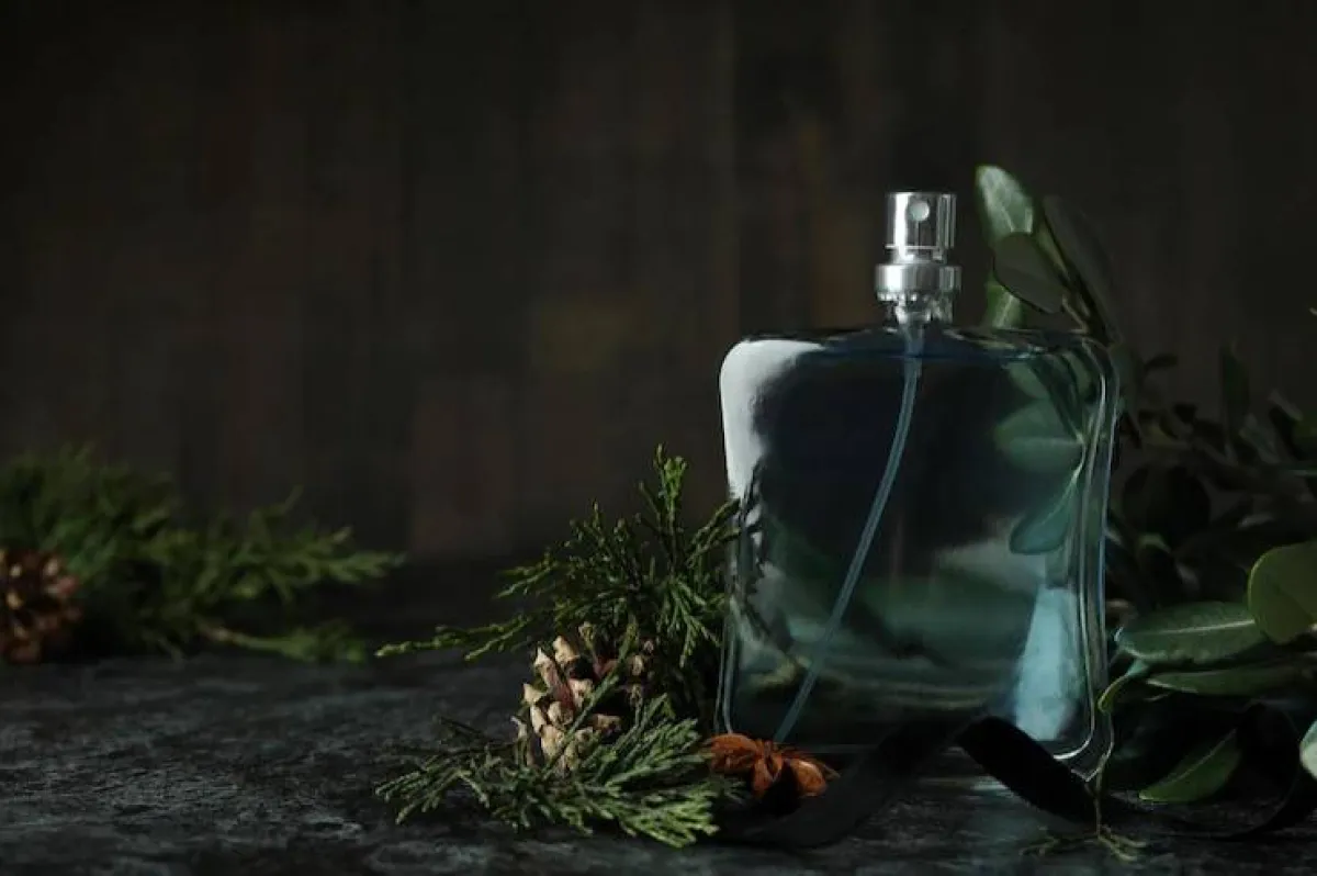 عطور نسائية خشبية