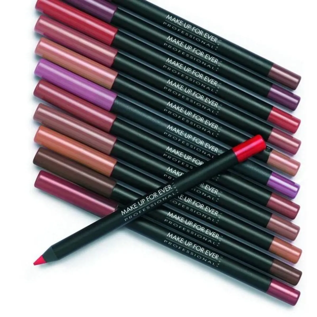 أقلام تحديد الشفاه