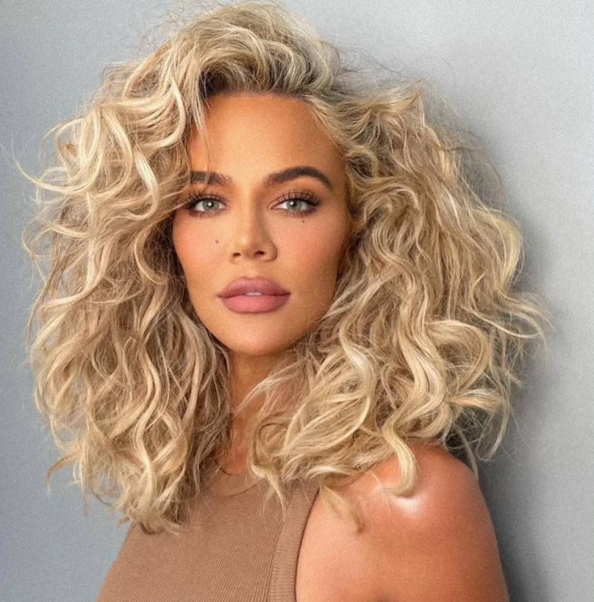 مكياج كلوي كارداشيان - الصورة من حسابها الرسمي على إنستغرام