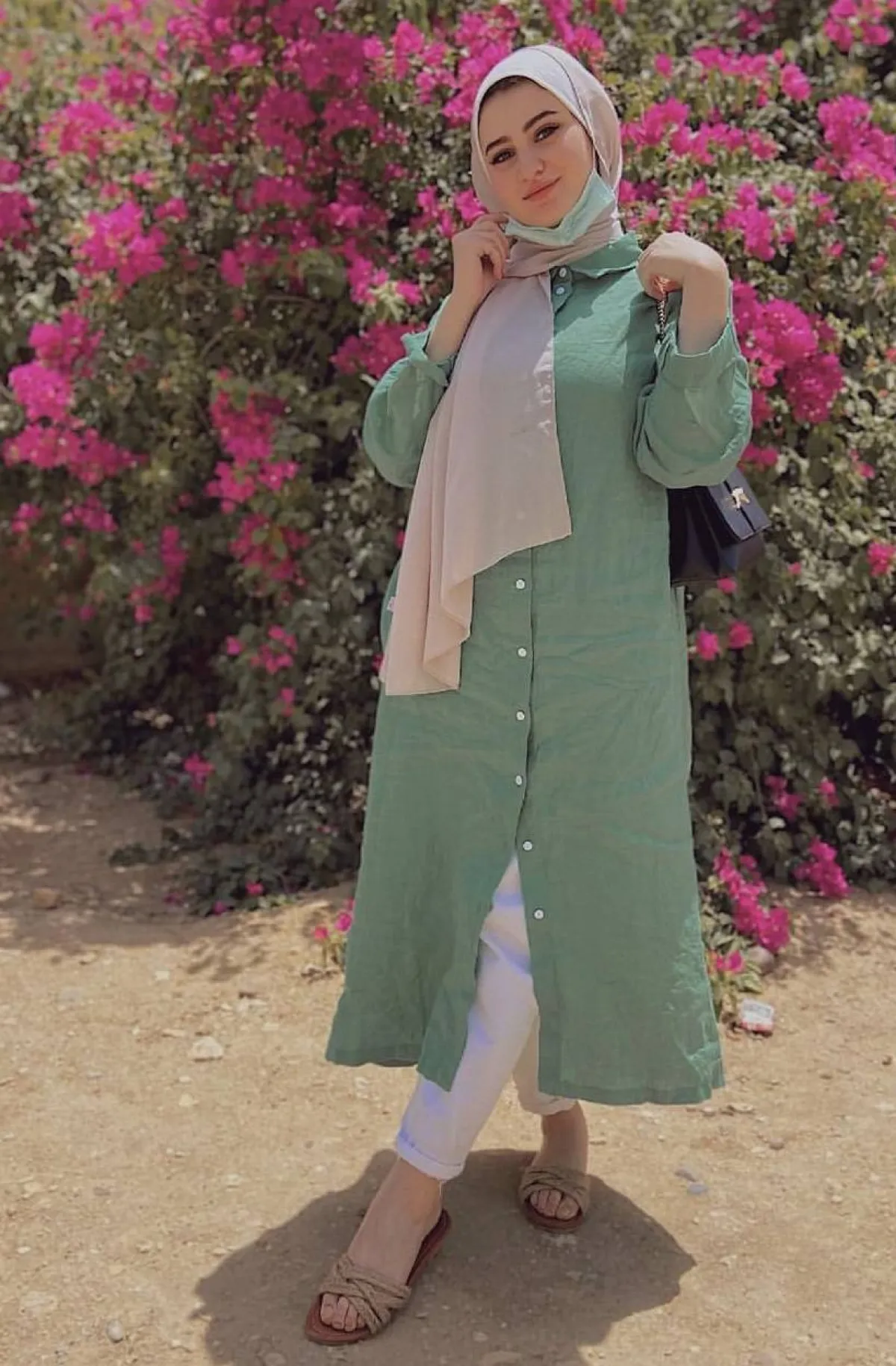 هاجر طارق بالفستان الكاجوال