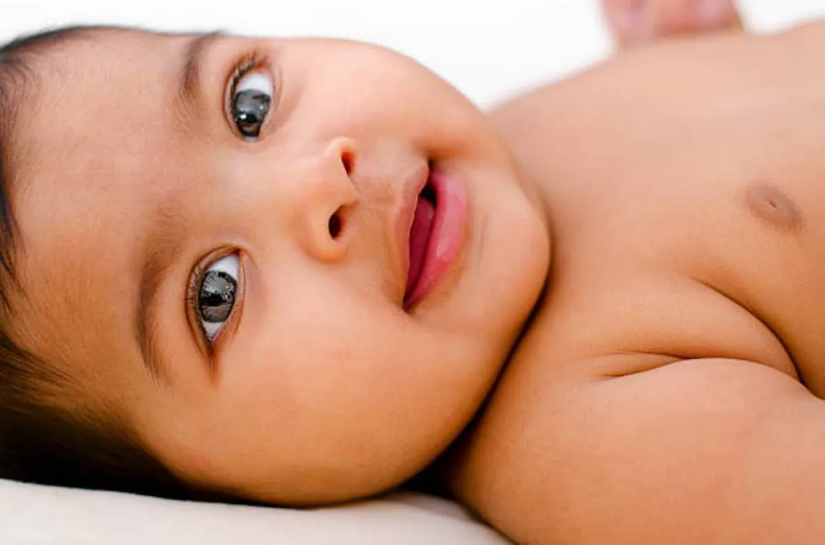 صورة لعيني طفل يتمتع بصحة جيدة