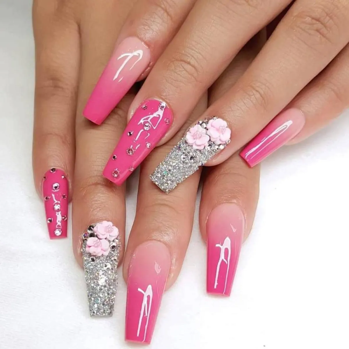 موديلات مناكير باللون الزهري للعروس