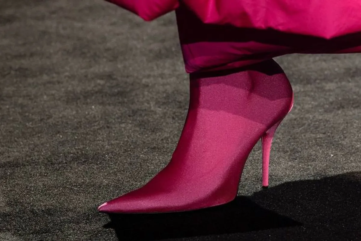 حذاء باللون الفوشيا من إي زاد فاكتوري   Az Factory