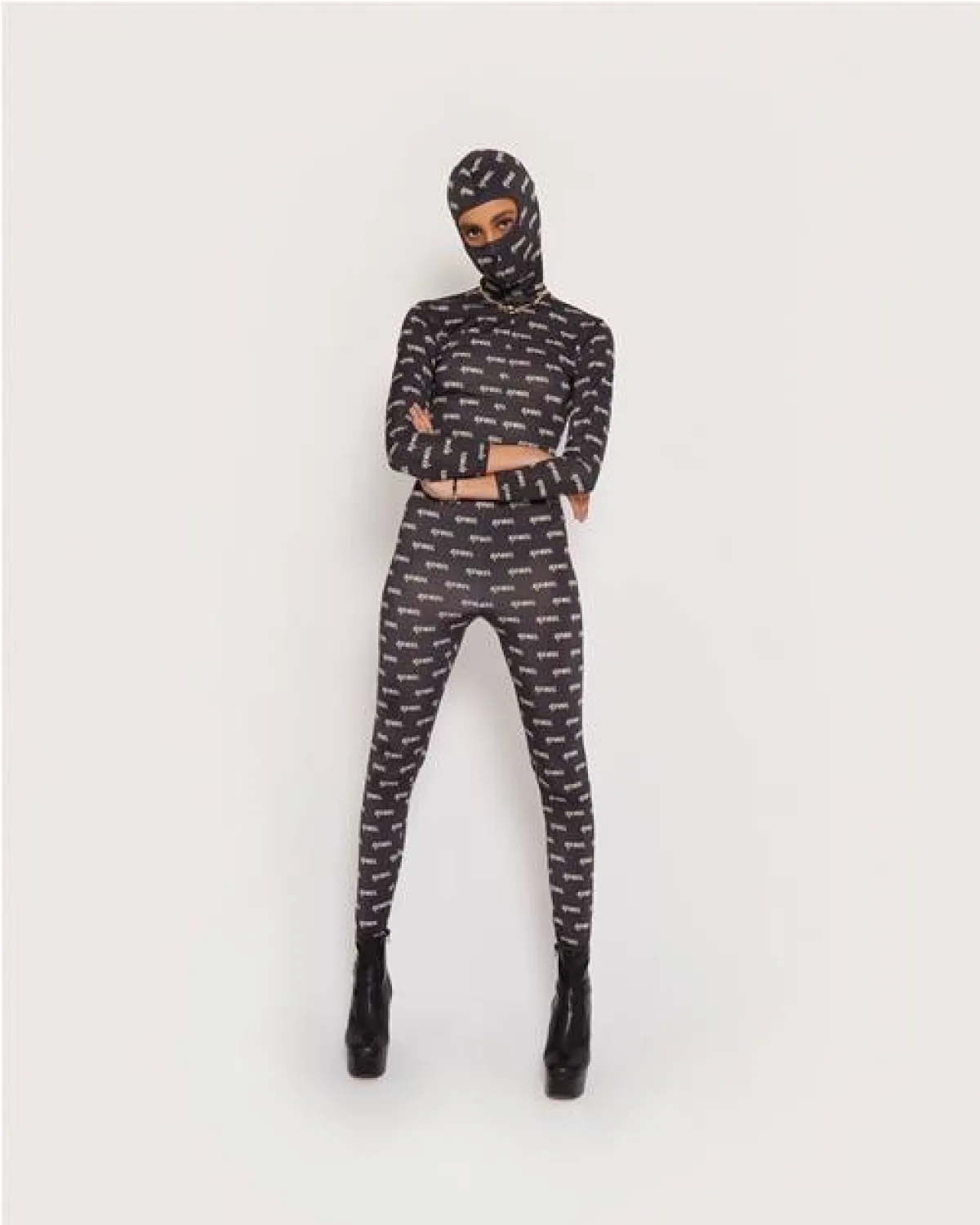 جمبسوت بنقشة لافتة من سارة ريجين برجر   Sarah Regensburger