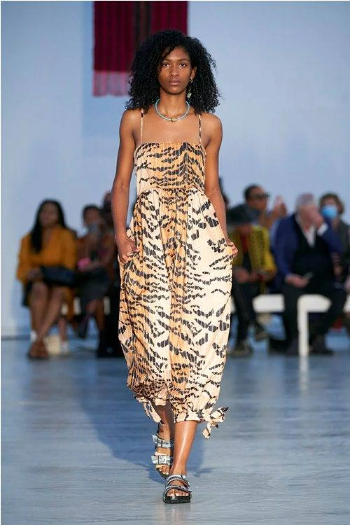 جمبسوت بنقشة   حيوانية من كينيث إيزي  Kenneth Ize