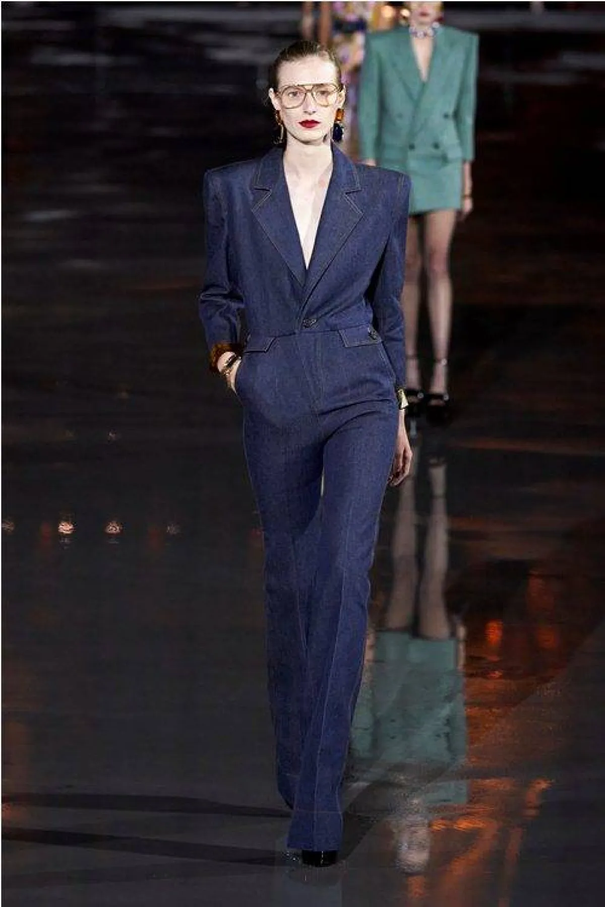 جمبسوت جينز من سان لوران  Saint Laurent