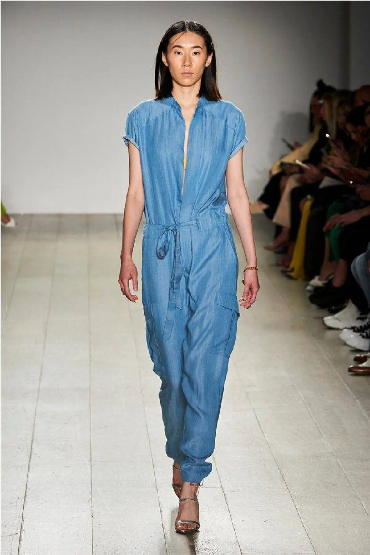 موديلات جمبسوت جينز من كارلتون جونز  Carlton Jones