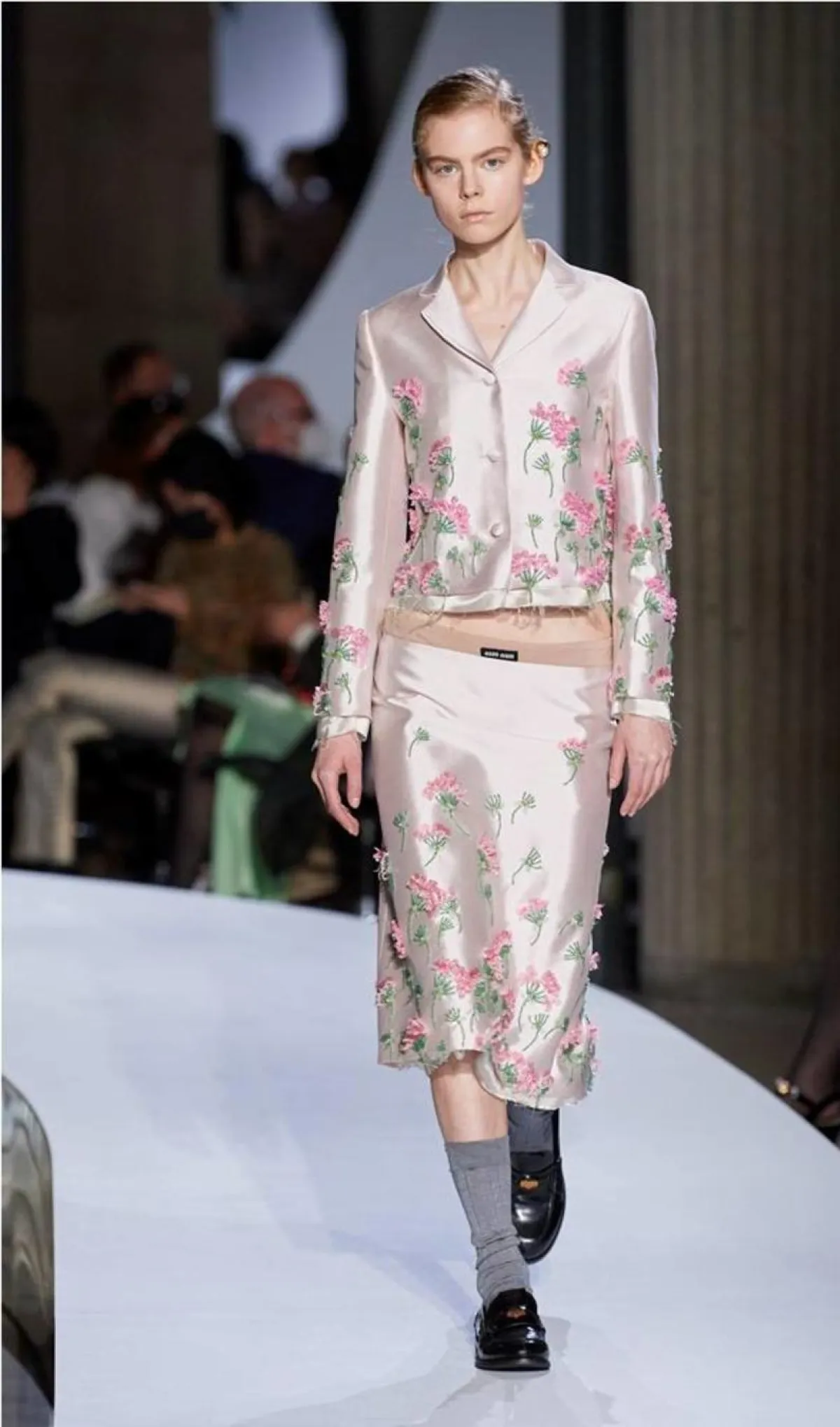 تنورة براقة من ميو ميو  Miu Miu