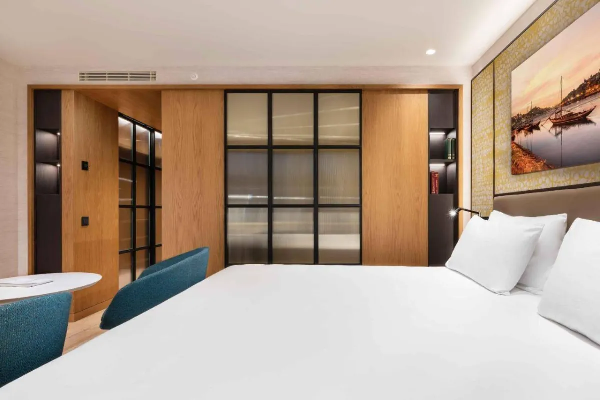 لقطة لإحدى الغرف في إوروستارس أليادوس