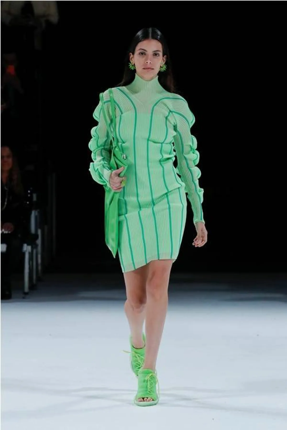 فستان باللون الأخضر التفاحي من بوتيغا فينيتا  Bottega Veneta