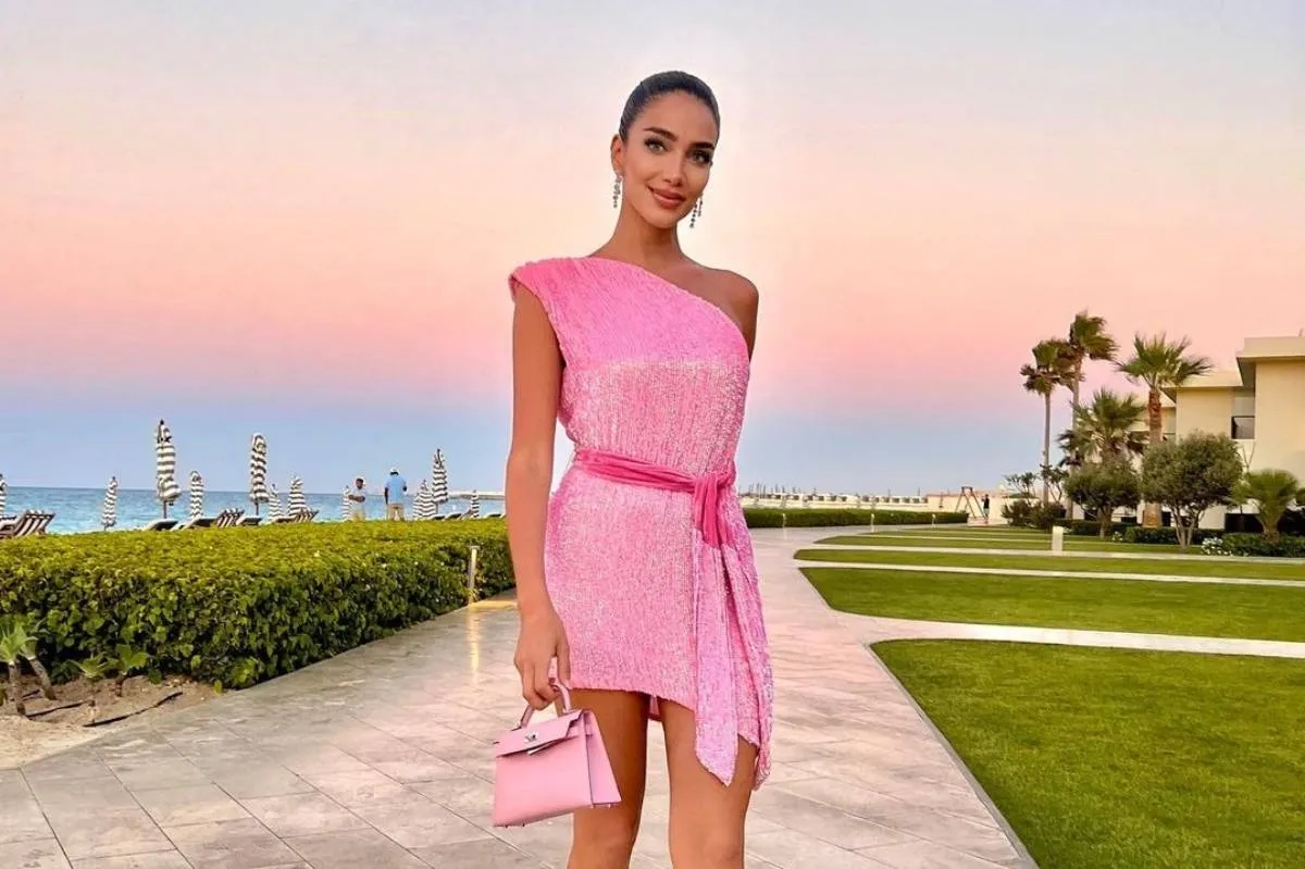 إطلالات جيسيكا قهواتي بالفساتين القصيرة