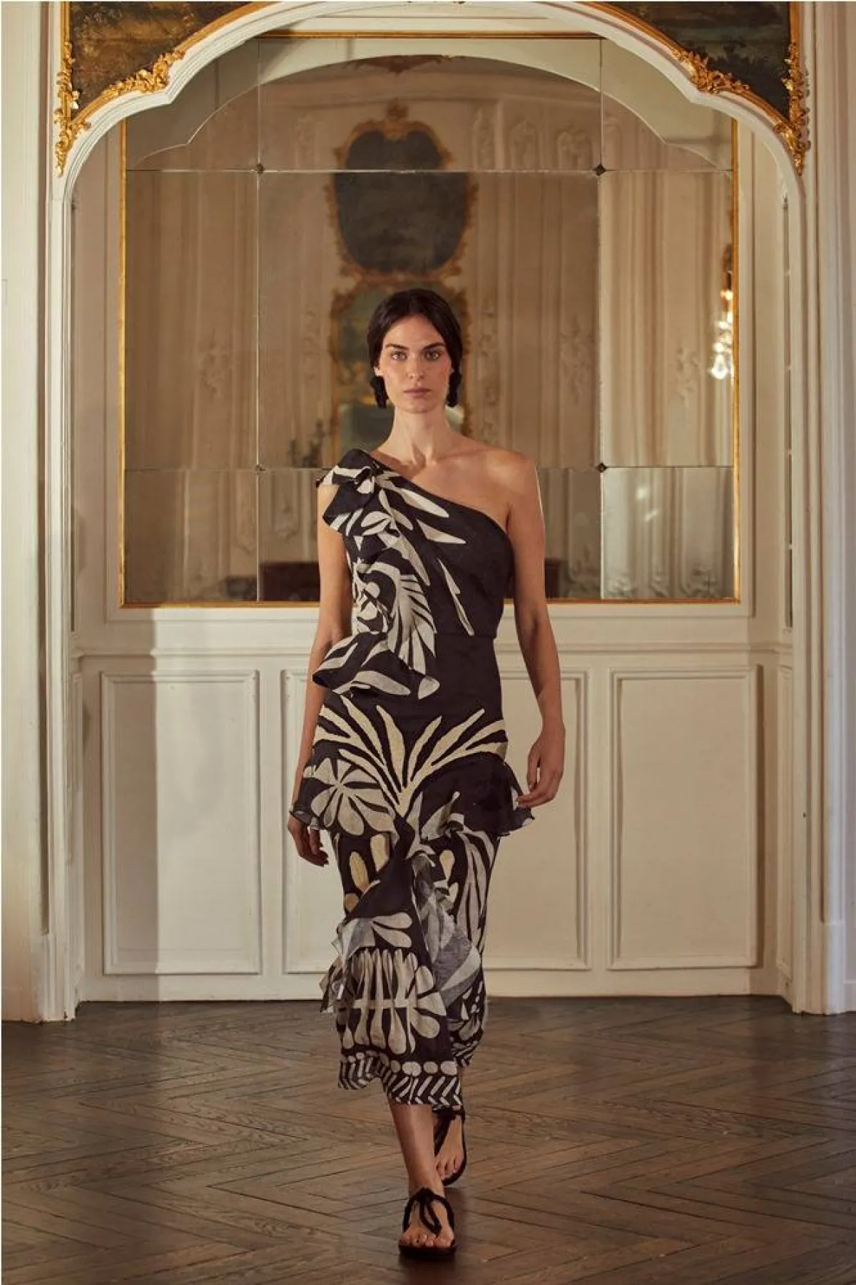 موديلات بلايز وفساتين كتف واحد من جوهانا أورتيز «Johanna Ortiz»