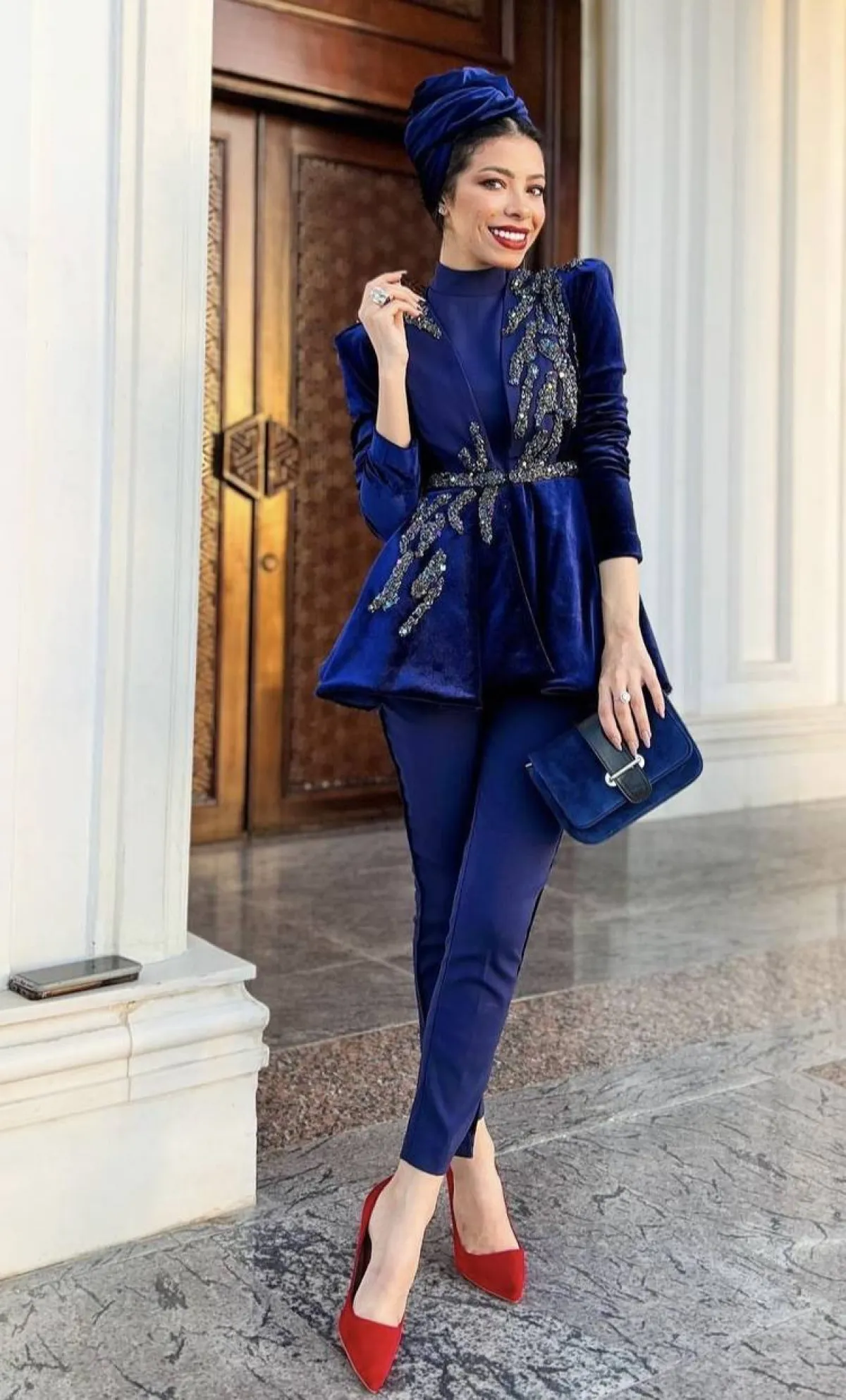 منة السني بطقم المخمل