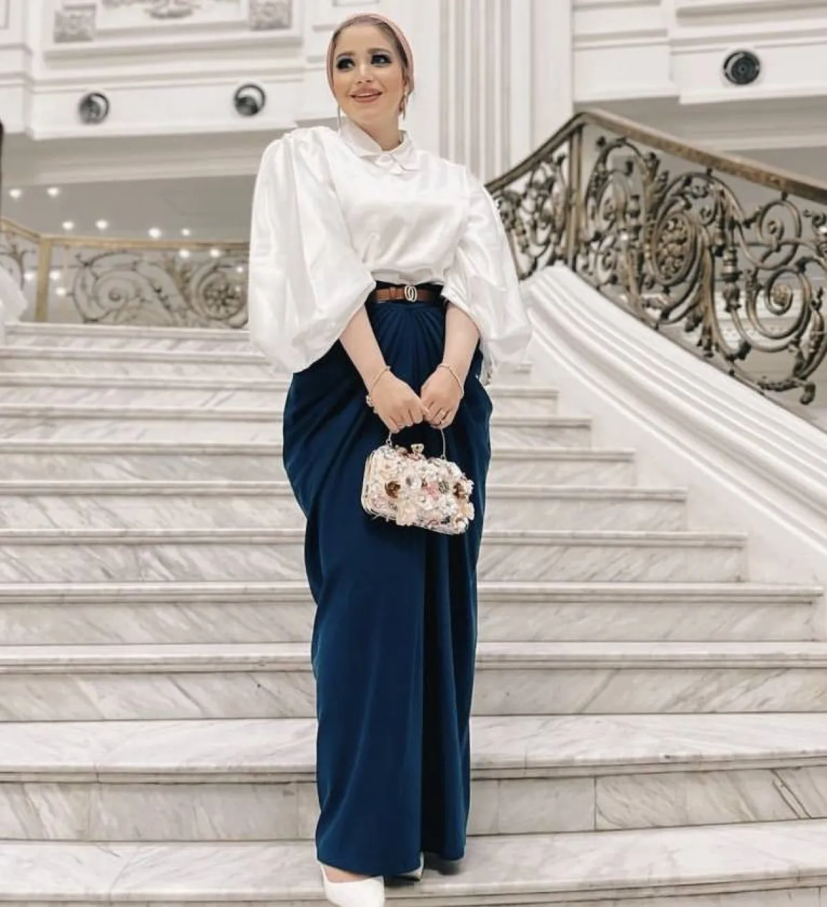 القميص والتنورة من مريم سيف