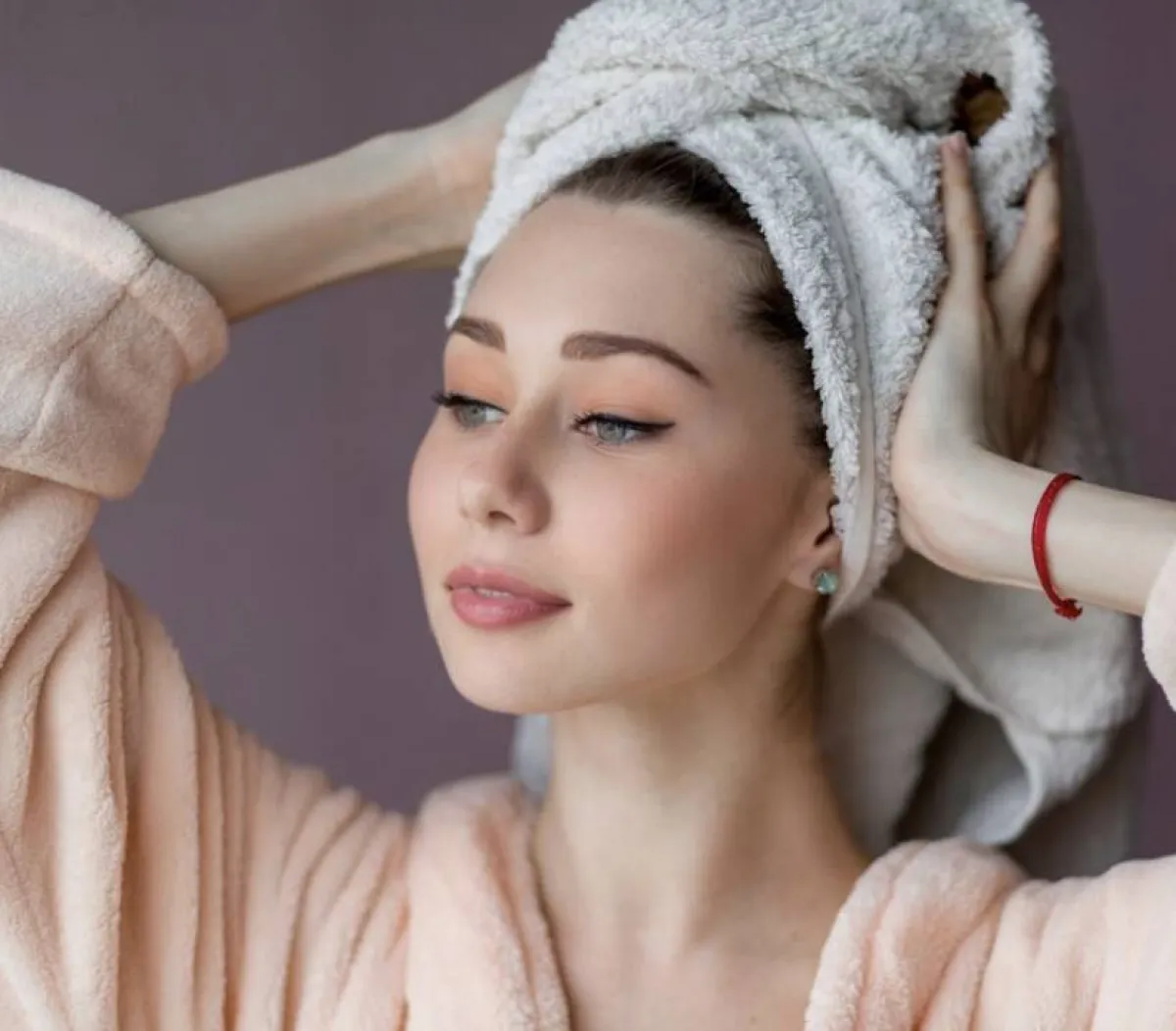 طريقة الاستحمام المناسبة للتخلص من كهرباء الشعر