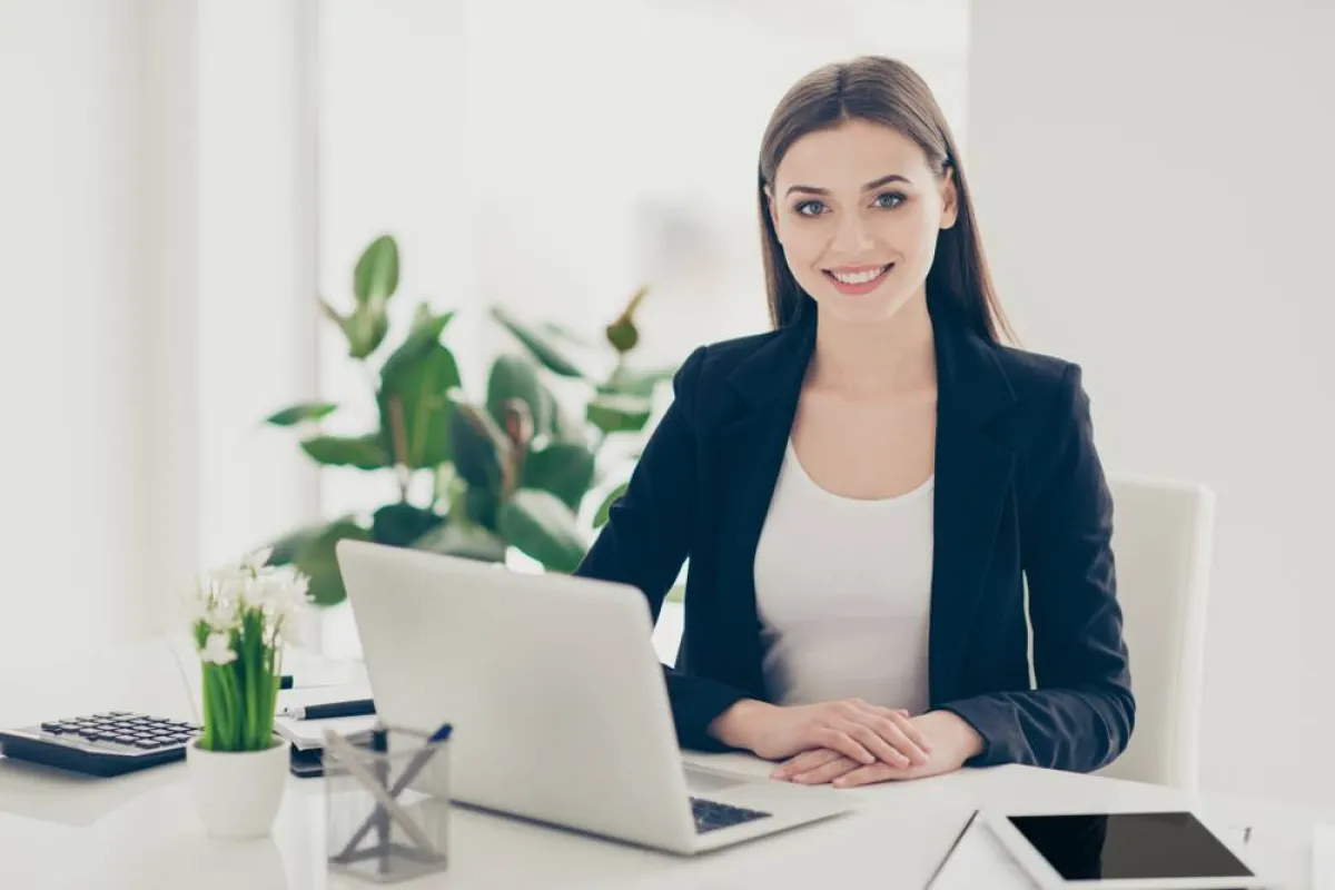 المتخصص في الموارد البشرية هو فرد مسؤول عن توظيف المواهب