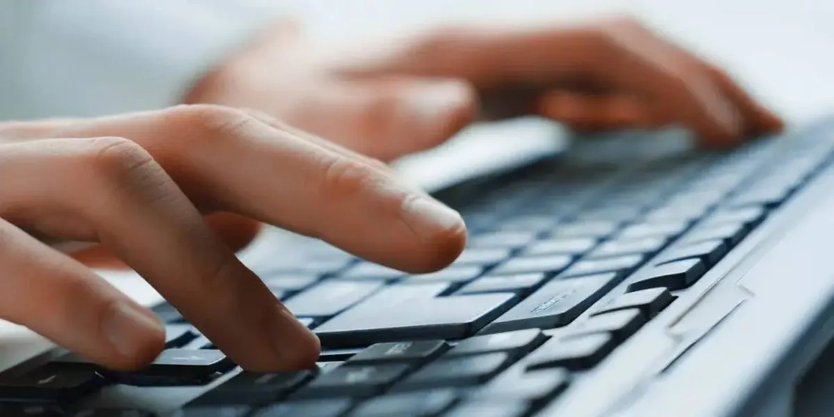 كيفية إضافة رمز حقوق النشر إلى أي مستند على جهاز الكمبيوتر الخاص بك