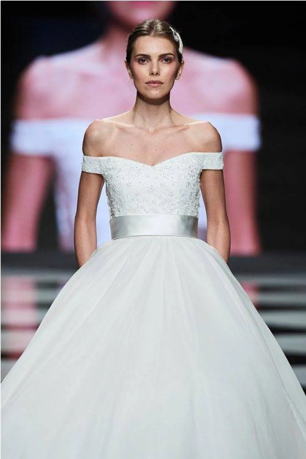 حزام لفستان العروس، من بيلانتونو وبلومارين Bellantuono e Blumarine