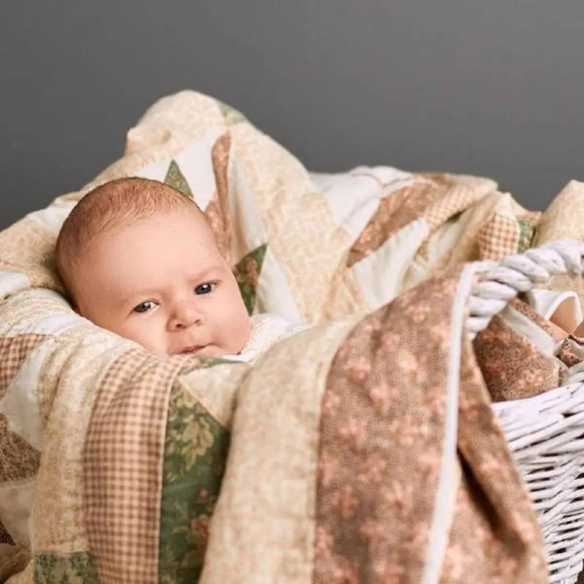 صورة لطفل في مهده