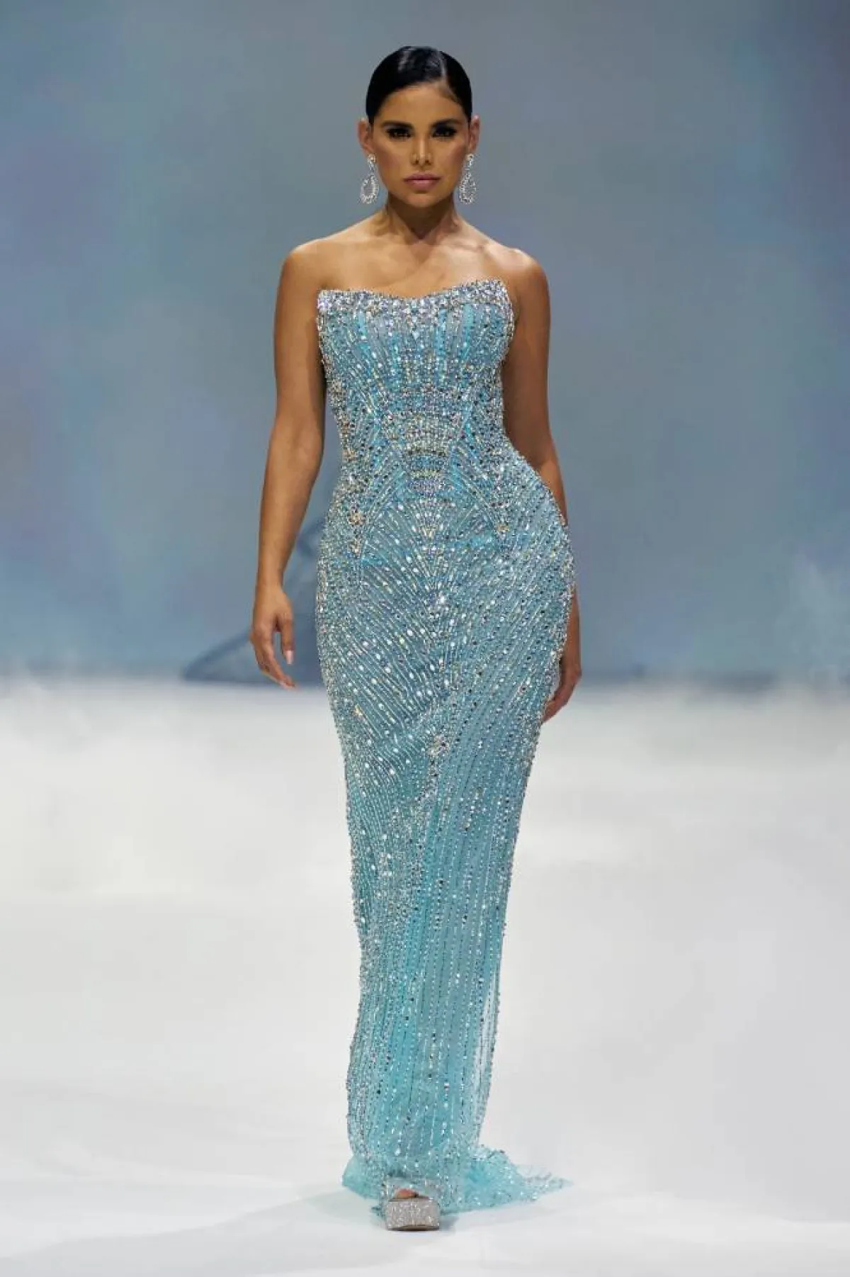 فساتين سهرة راقية باللون الأزرق