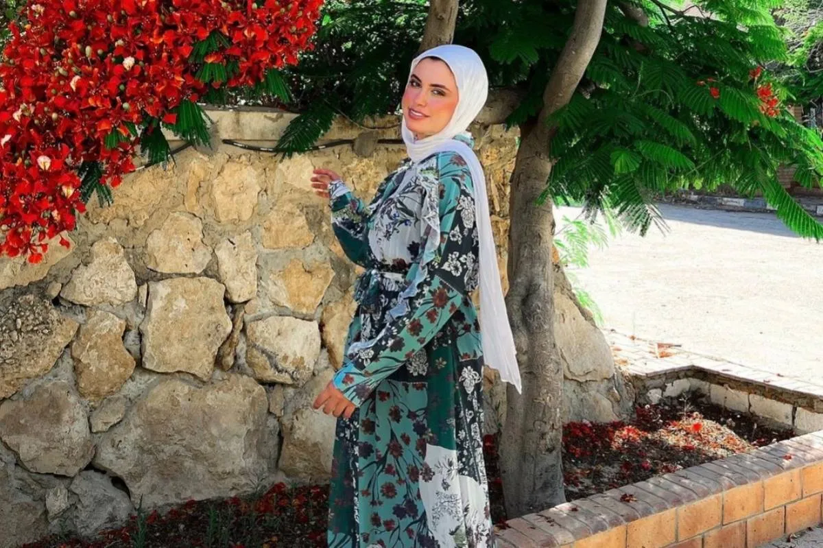 فساتين مطبّعة بالأزهار للمحجبات