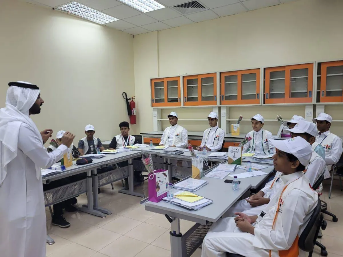 برامج اثرائية وزيارات علمية وترفيهية للطلاب المشاركين
