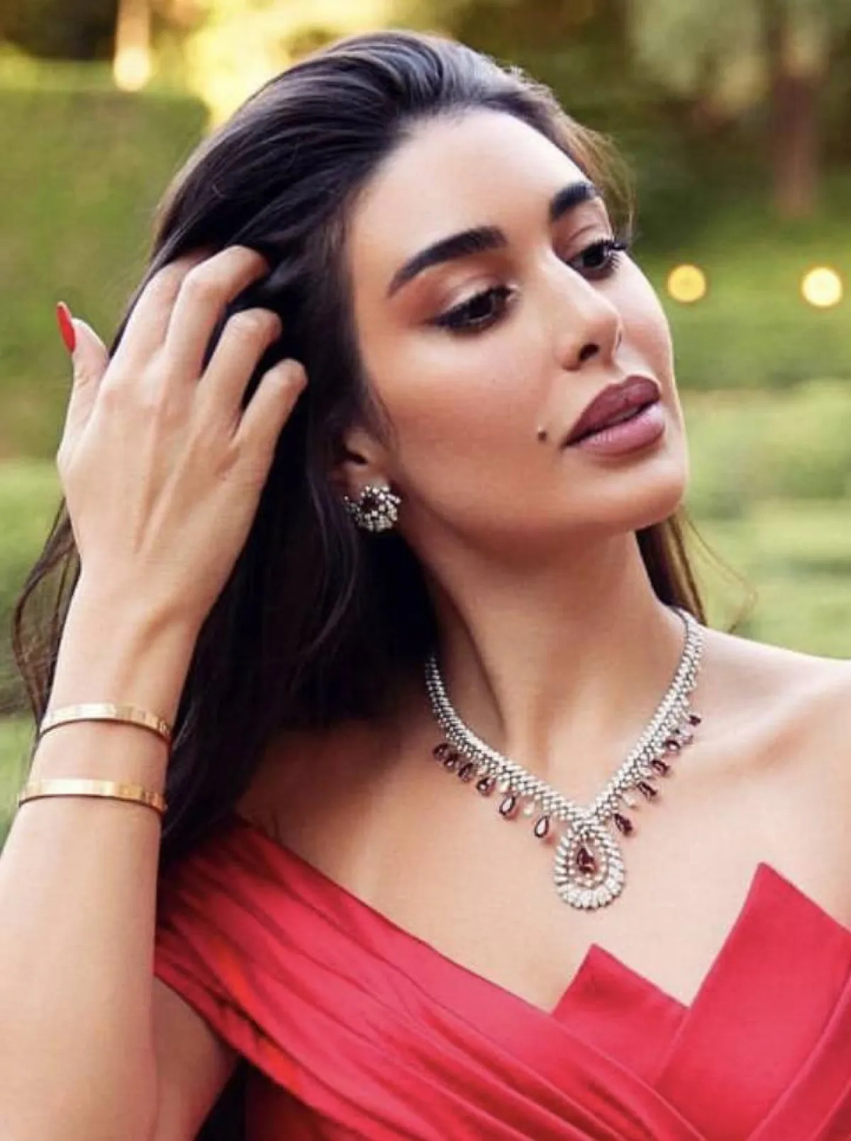 ياسمين صبري بمجوهرات من كارتييه-الصورة من حساب النجمة على انستغرام