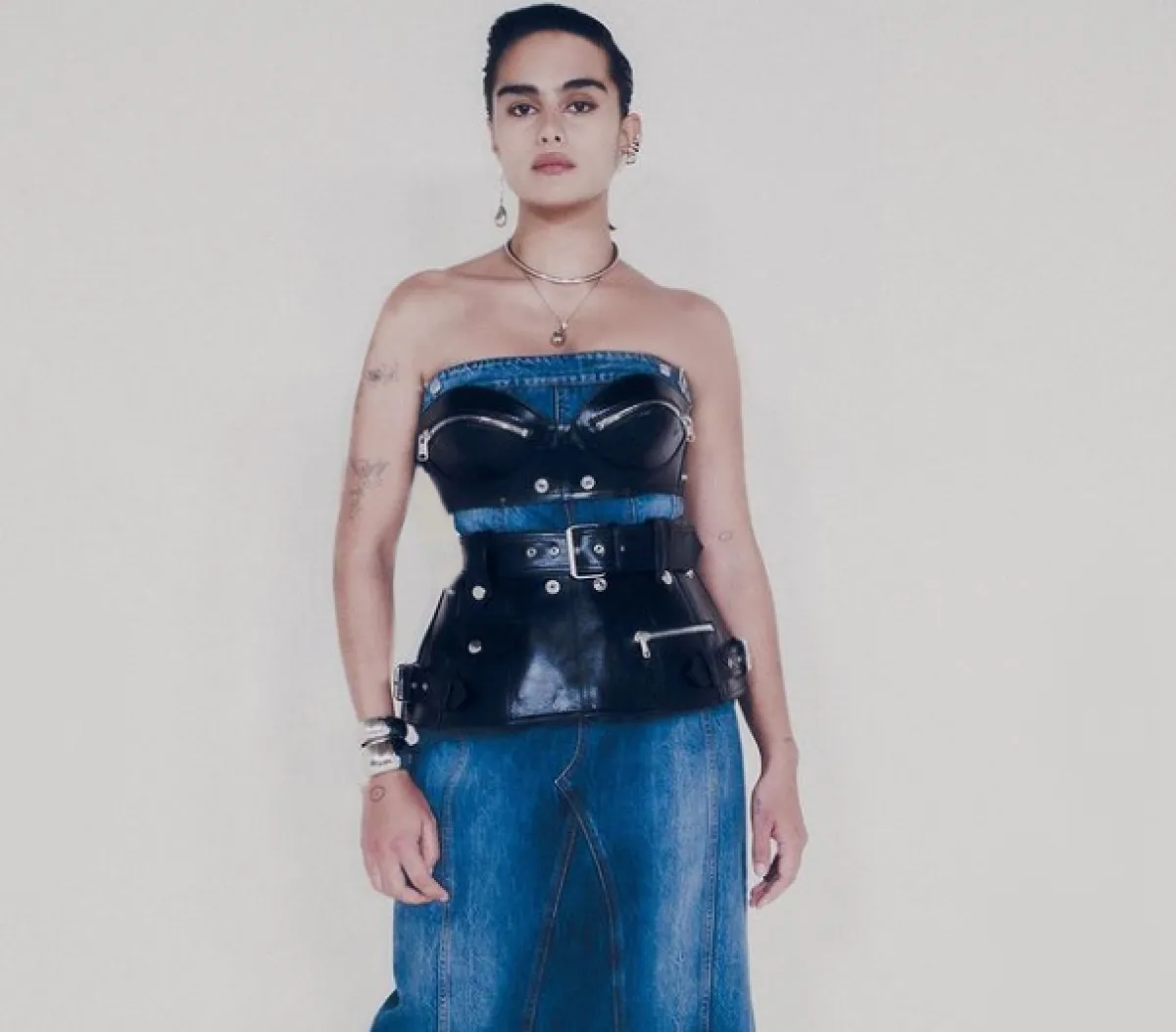 زي من الدنيم الكسندر مكوين