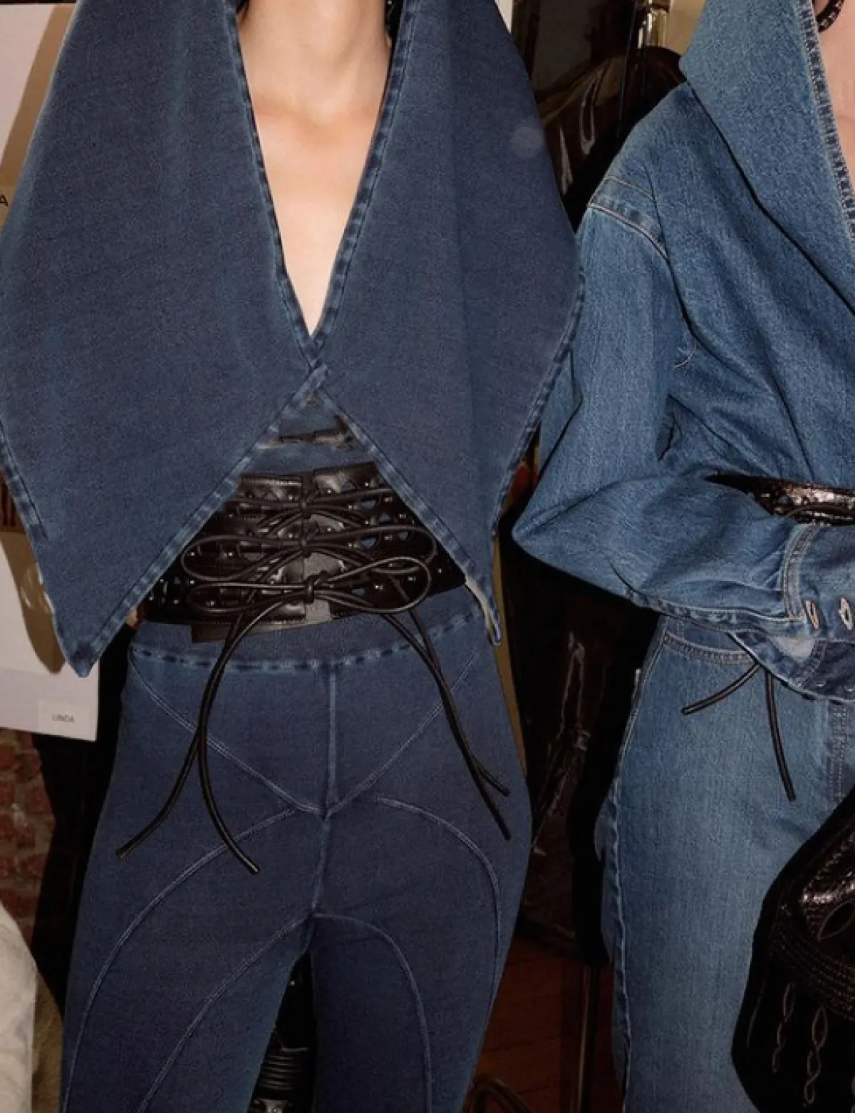 سترة من ميزون علايا من الدنيم 