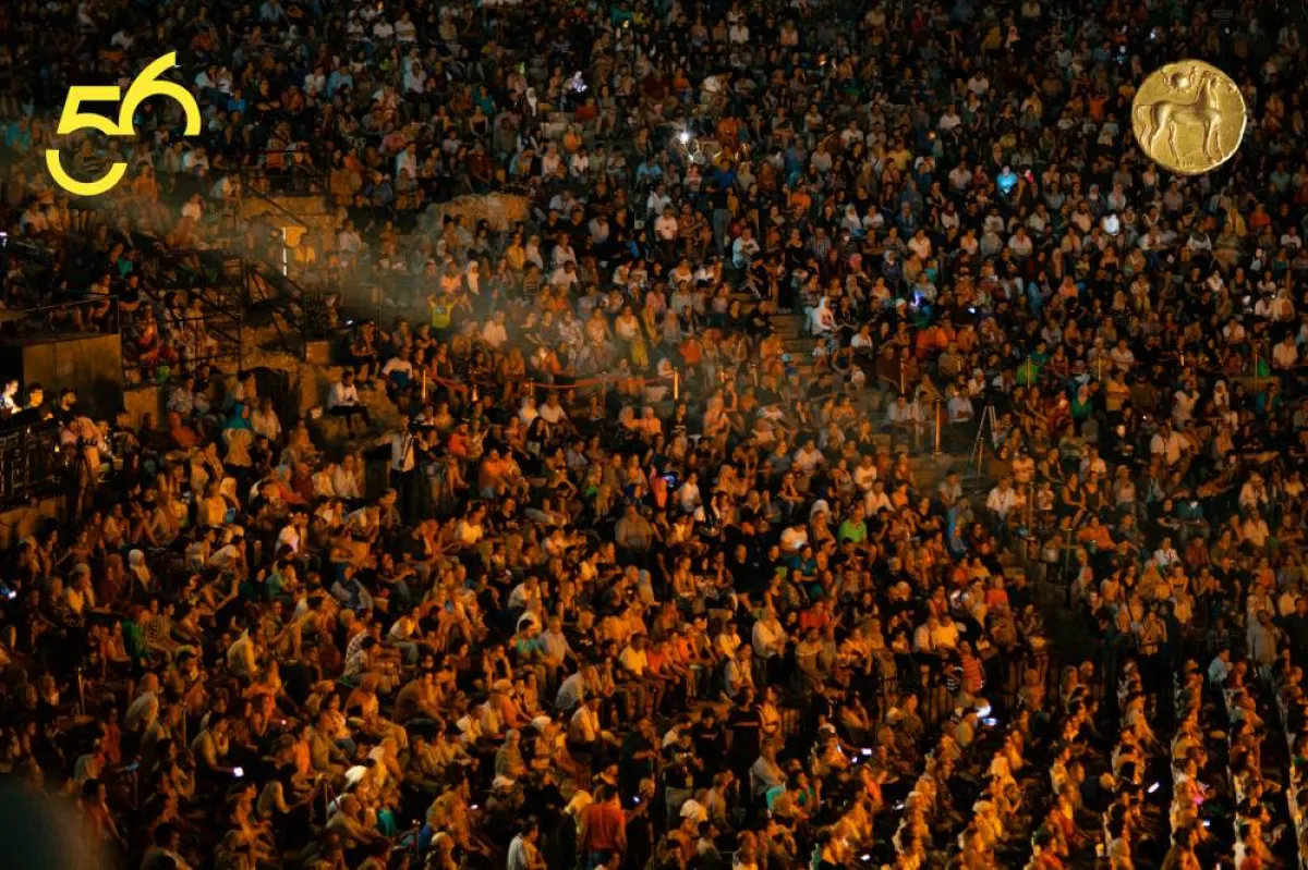 في بداية العرض كان المسرح يغص بالجمهور - الصورة من حساب المهرجان على الفيسبوك