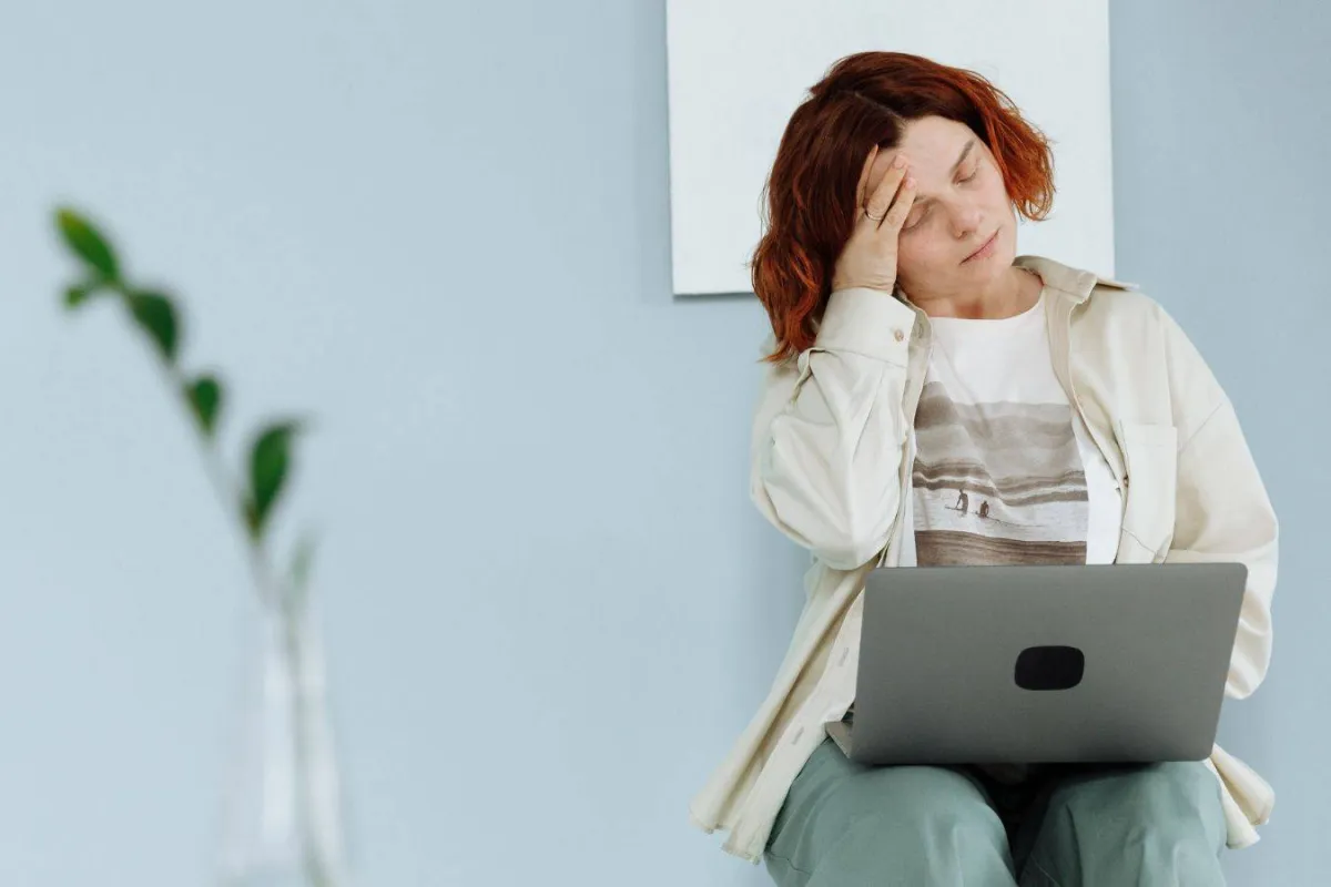 الفرق بين نوبات الصداع النصفي والصداع العنقودي 