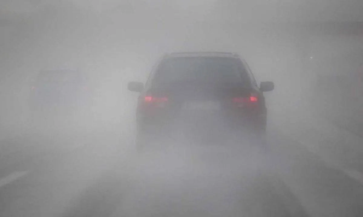 نصائح عند القيادة وسط ضباب كثيف