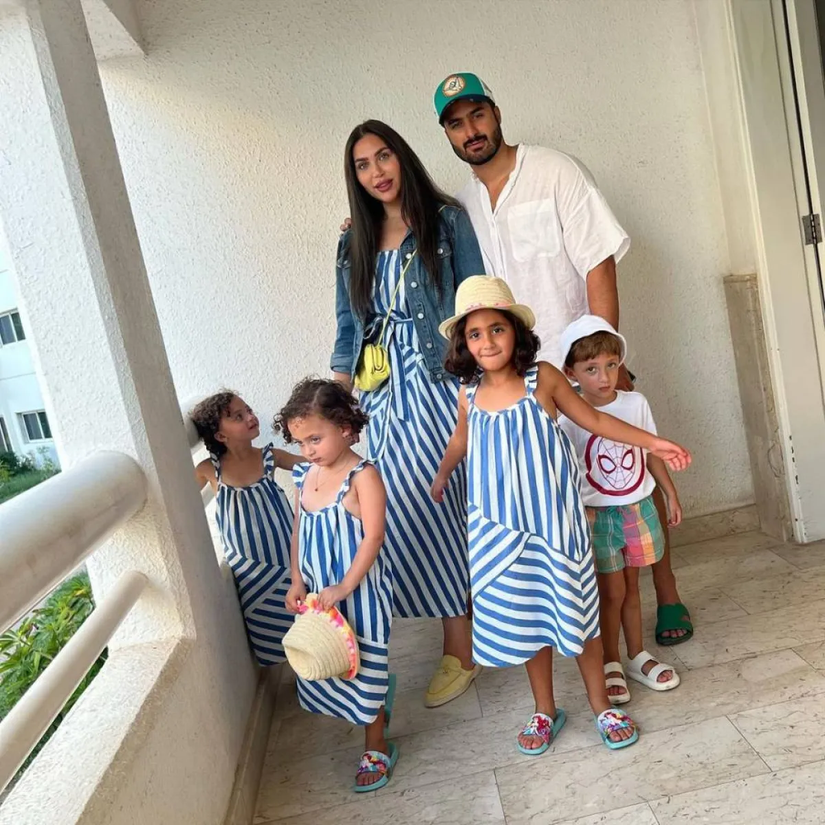 الدكتورة خلود مع ابنائها وزوجها - الصورة من حسابها على إنستجرام