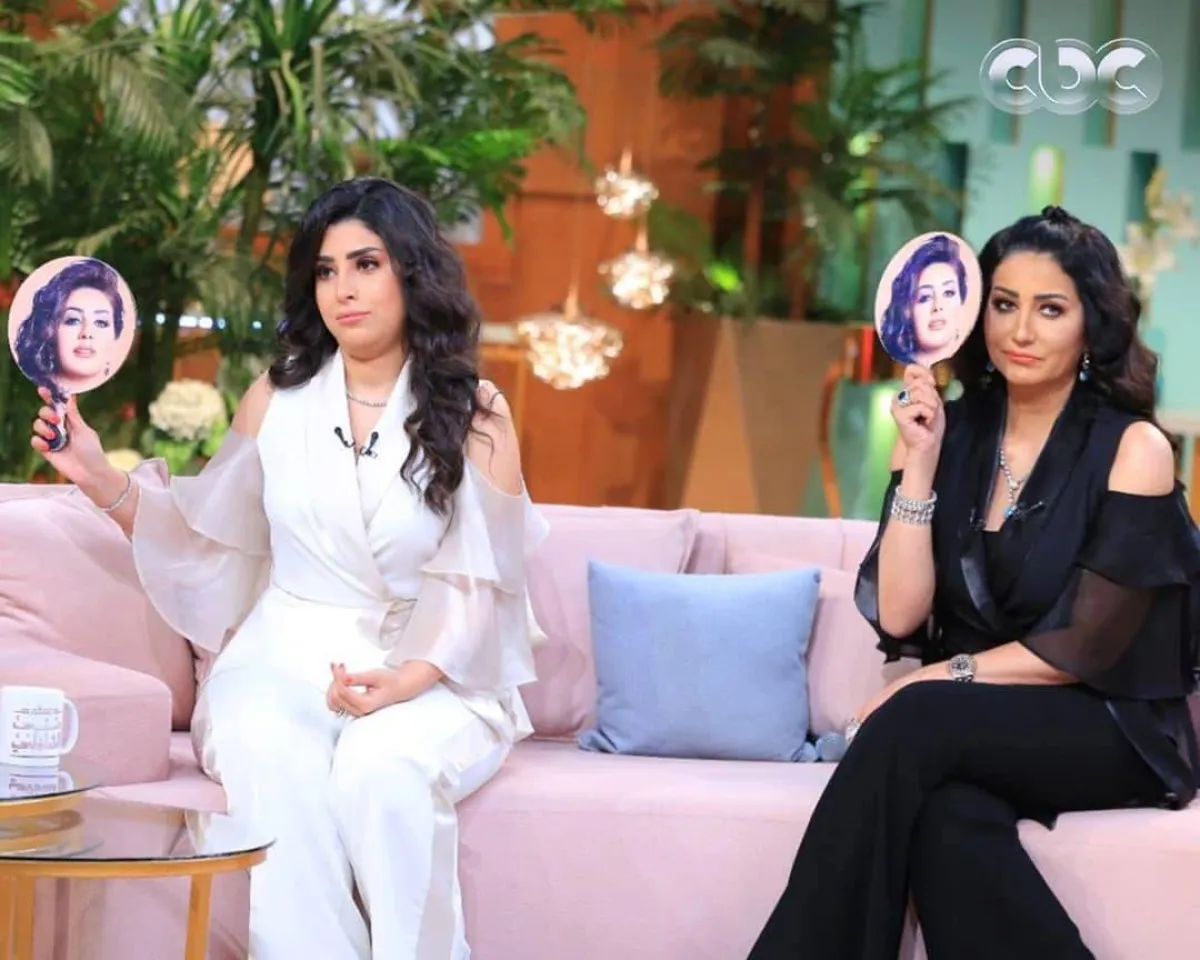 أيتن عامر وشقيقتها وفاء في حلقة منى الشاذلي  - الصورة من حساب وفاء عامر على فيسبوك