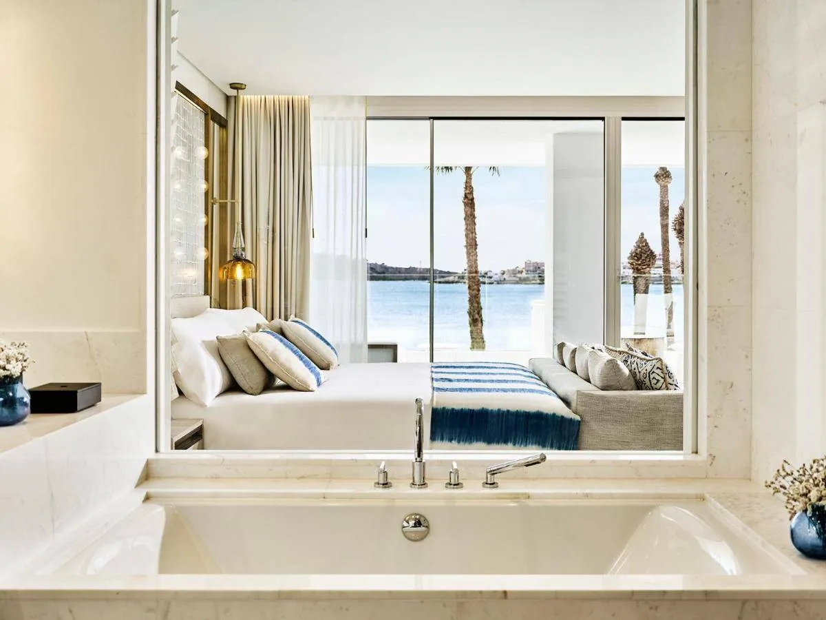 فندق نوبو إيبيزا باي