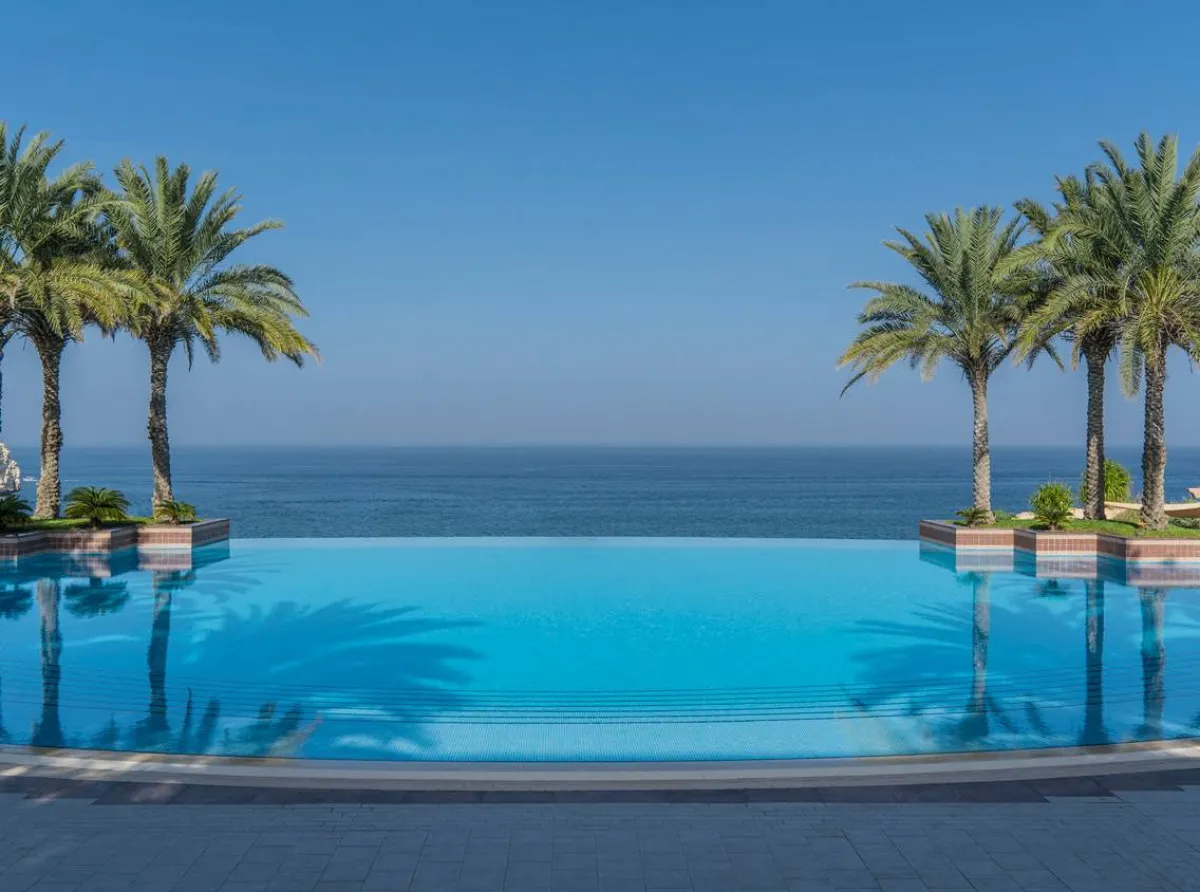 إطلالات رائعة على بحر عمان