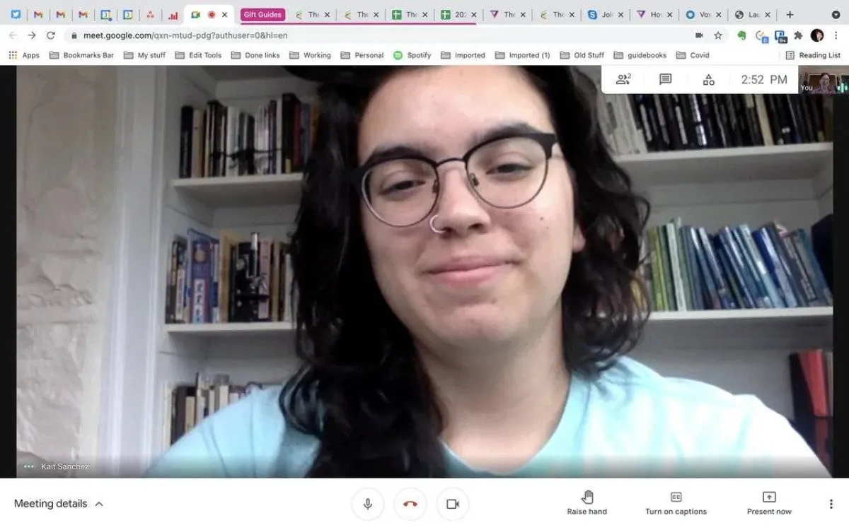 صورة من مكالمة فيديو على تطبيق GOOGLE MEET