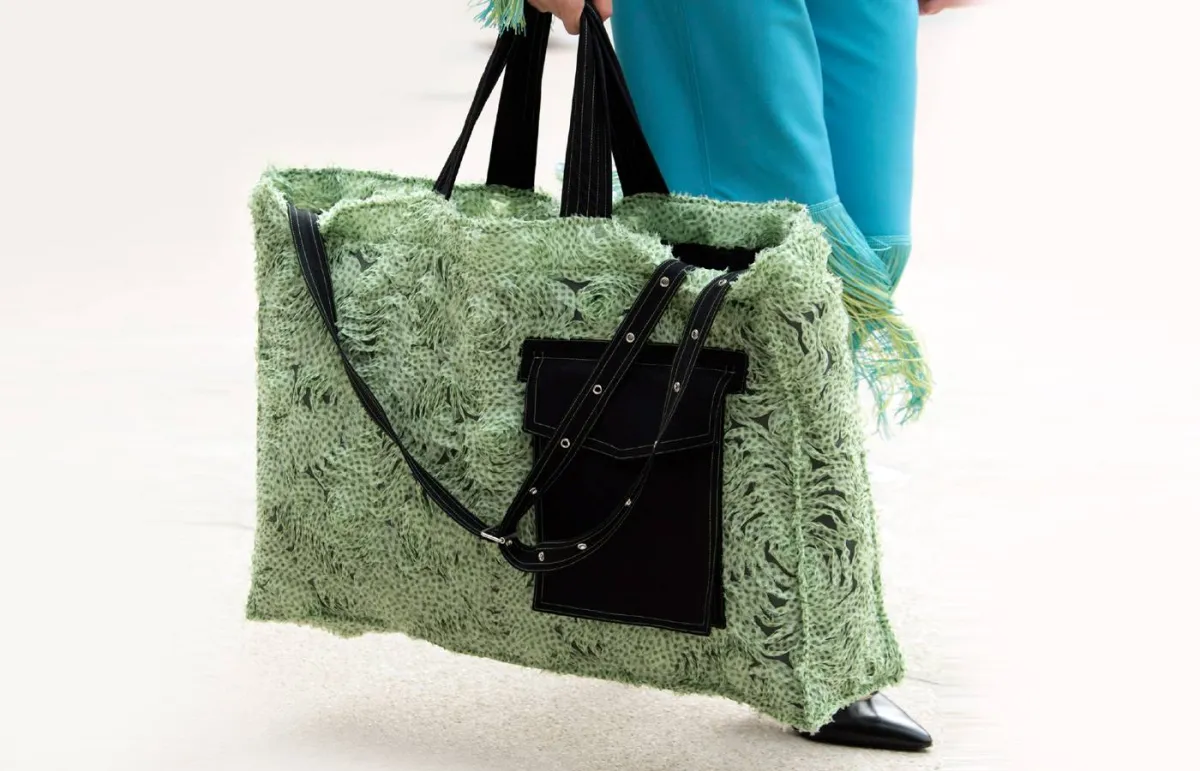 موديلات حقائب ضخمة