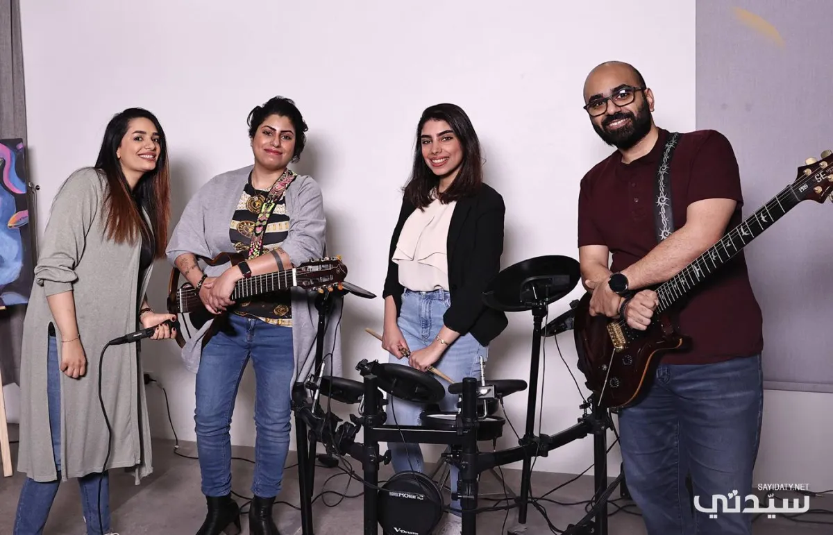 صورة جماعية لفرقة Quite Noisy